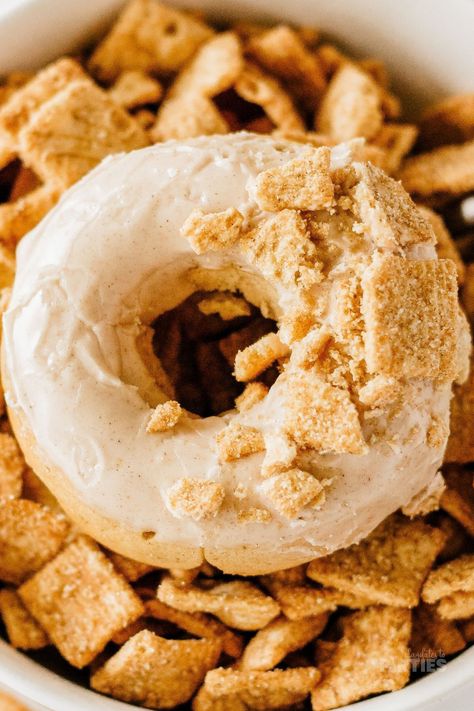 Whip up delicious homemade Cinnamon Toast Crunch donut treats for your next breakfast grazing table! This baked donuts recipe a is a true game changer with cereal inside the donut, and also  sprinkled on top of a maple syrup infused glaze. It's also super easy to make with a donut pan or a mini donut maker. Perfect for brunch, breakfast, or a donut themed party, these cinnamon toast crunch treats are fun, fabulous, and fantastically yummy. Cinnamon Toast Crunch Treats, Breakfast Grazing Table, Homemade Cinnamon Toast, Baked Cinnamon Toast, Donut Themed Party, Baked Donuts Recipe, Mini Donut Maker, Brunch Ideas For A Crowd, Make Ahead Brunch Recipes