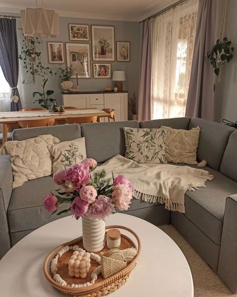 Girly Living Room, Future Apartment Decor, Apartment Decor Inspiration, Dream House Interior, Apartment Inspiration, Dream House Decor, Apartment Living Room, Apartment Interior, Dream Home Design