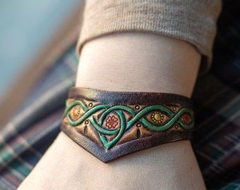 BluebeardLeather | Etsy Witch Bracelet, Celtic Knot Bracelet, Green Choker, Handcrafted Leather Wallet, Fairy Cosplay, Celtic Bracelet, Forest Witch, Elven Jewelry, Leather Craft Projects