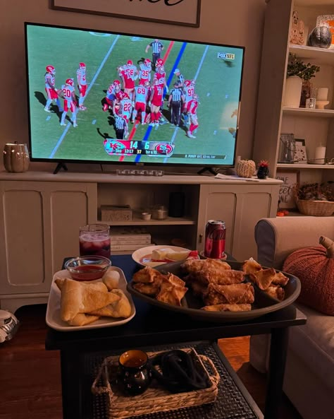 Football Sunday and a bunch of snacks. What can be better than that?? . . . . #footballsunday #football #snacks #fall #cozy #cozynight Super Bowl Tv, Super Bowl Aesthetic Party, Sunday Football Aesthetic, Football Fall Aesthetic, Sunday Night Football Dinner, Superbowl Party Aesthetic, Super Bowl Party Aesthetic, Fall Football Aesthetic, Watching Football Aesthetic