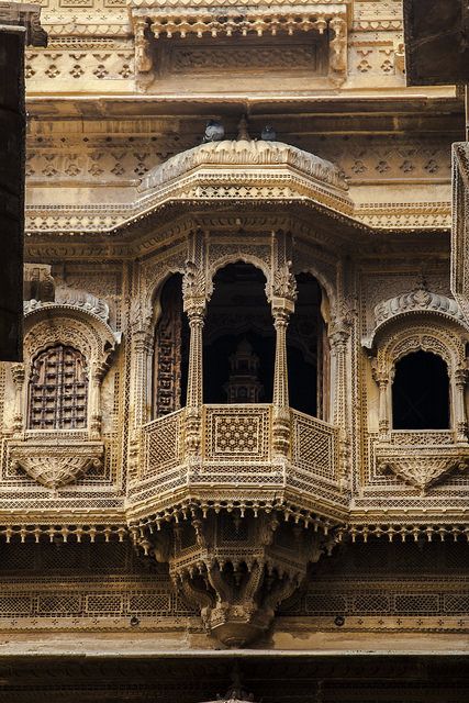 Indian Temple Architecture, India Architecture, Ancient Indian Architecture, Mughal Architecture, Temple Architecture, Ancient Buildings, Jaisalmer, Indian Architecture, Carved Stone