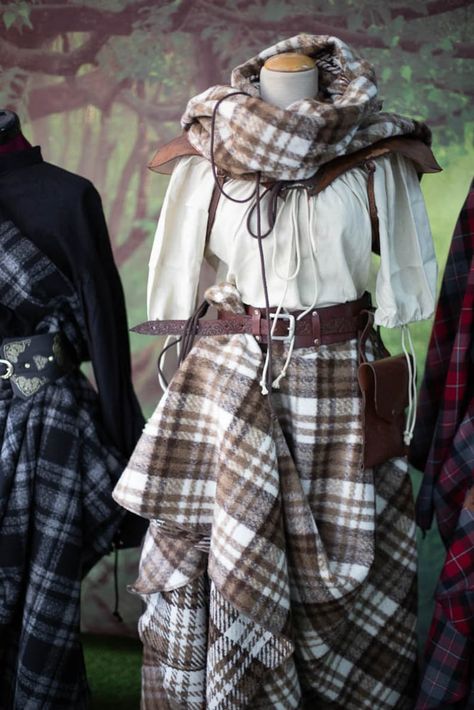 Brown Tartan Skirt Cottagecore Outlander Inspired Historical - Etsy Scottish Woman Costume, 1600s Scottish Fashion, Scottish Festival Outfit, Scottish Attire Women, Scottish Inspired Outfits, Outlander Womens Clothing, Scottish Ren Faire Costume, Scottish Outfits For Women, Scotish Clothes Traditional Women