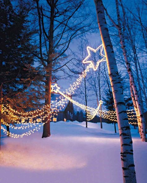 These gorgeous DIY outdoor Christmas lighting ideas are sure to bring joy over the holidays! The first idea is especially brilliant! Christmas Lights Outdoor Trees, Christmas Lights Outside, Diy Christmas Lights, Christmas Light Installation, Christmas House Lights, Christmas Light Displays, Christmas Lighting, Christmas Decorations Diy Outdoor, Xmas Lights