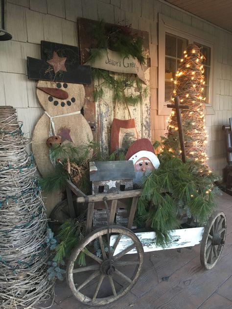 Goat wagon at Christmas Wagon Christmas Decor Porch Ideas, Christmas Decor Porch Ideas, Wagon Christmas Decor, Christmas Decor Porch, Decor Porch Ideas, Primitive Country Christmas, Primitive Christmas Decorating, Outside Christmas Decorations, Prim Christmas