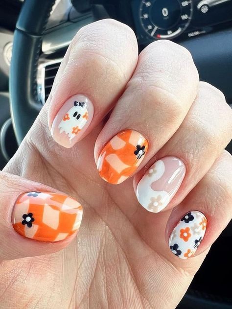 Halloweentown Nails, Retro Halloween Nails, Summerween Nails, Bf Nails, Fall Flower Nails, Polka Nails, Snoopy Nails, Nails October, Halloween Nails Easy