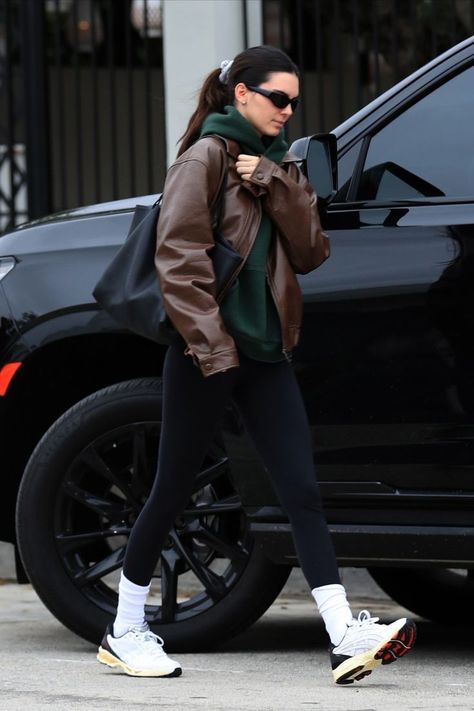 Kendall Jenner Casual, Kendall Jenner Outfits Casual, Hailey Rhode Baldwin, Kendall Jenner Street Style, Off Duty Outfits, Models Off Duty Style, Kendall Style, Cold Outfits, Kendall Jenner Outfits