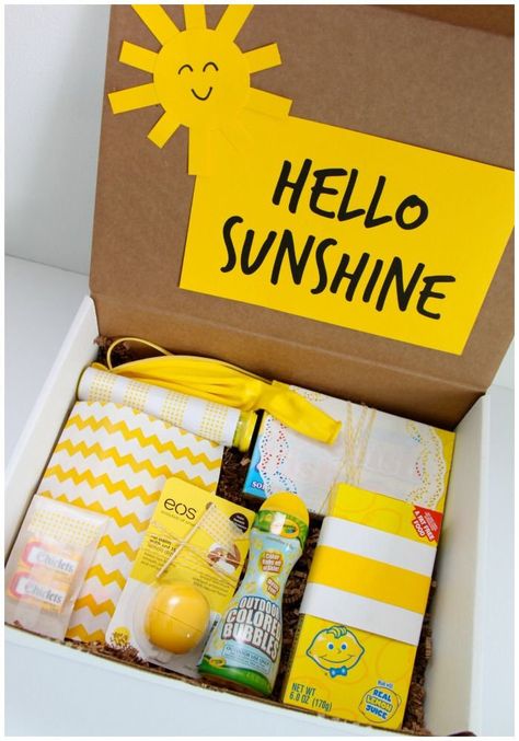 Sunshine Box, Boyfriend Gift Basket, Box Of Sunshine, Cheer Up Gifts, Cadeau Diy, Happy Gifts, Christmas Gift Baskets, Hello Sunshine, Diy Birthday Gifts