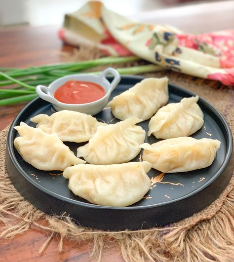 Steamed Vegetable Momo Recipe is an authentic, simple, quick & delicious recipe from the North Eastern India. This is the classic momo recipe, that I learned from my house help who originates from Darjeeling. I simply enjoyed the swiftness with which she made these the very first time. Soon after I started making this so often that she was surprised that I started making unusual filling combinations. In this recipe of Momos, I have shown you the traditional filling made on the streets of Dar Steamed Food Recipes, Steamed Momos, Food Recipes Indian, Steamed Food, Tartiflette Recipe, Veg Momos, Recipes Veg, Steamed Dumplings, Steam Recipes