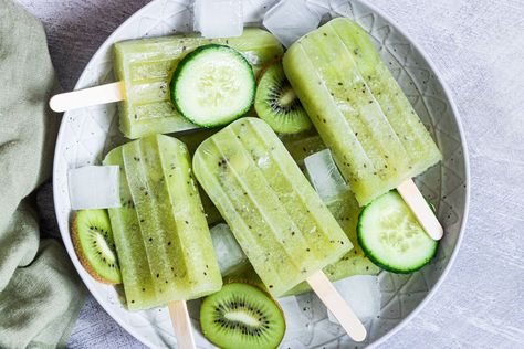 The ultimate refreshing treat! These homemade cucumber popsicles are made with fresh cucumbers, kiwi, and lime juice for a super tasty dessert or snack. #dessert #snack #freezerfriendly #kidfriendly #makeahead Cucumber Popsicles, Mexican Cucumber, Chia Seed Pudding Healthy, Paletas Recipes, Kiwi Health Benefits, Homemade Fruit Popsicles, Kiwi Benefits, Coconut Chia Seed Pudding, Mango Popsicles