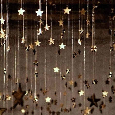 Celestial Star Aesthetic, Gold And White Christmas Aesthetic, Prom Room Decorations, Starry Night Party Aesthetic, Mirrorball Party Aesthetic, Whimsigoth Aesthetic Widgets, Whimsigoth Party Decor, Mid Summer Nights Dream Party Decor, Christmas Star Aesthetic