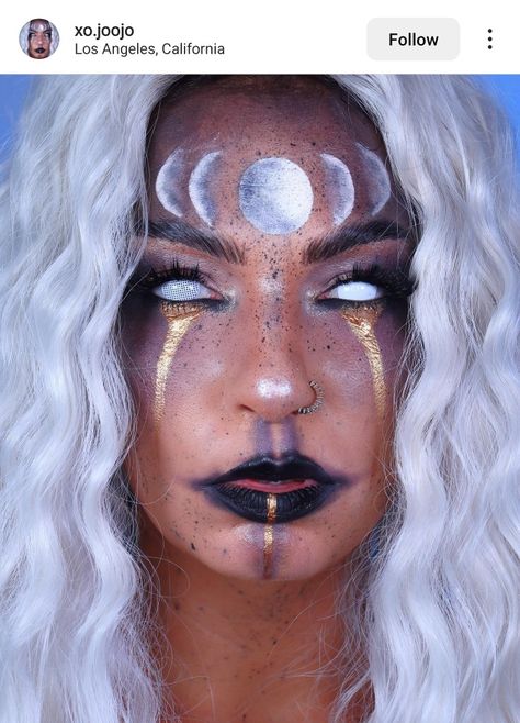 Moon Star Makeup, Mythical Creature Makeup Looks, Sorcerer Makeup Halloween, Moon Makeup Ideas, Evil Goddess Makeup, Nyx Goddess Cosplay, Moon Fairy Cosplay, Moon Witch Makeup Halloween, Yin And Yang Makeup