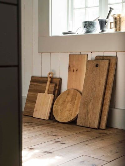 A tour of a Swedish farmhouse – IKEA Global Ikea Dining Table, Swedish Farmhouse, Timber Cabin, Red Farmhouse, Ikea Products, Party Barn, Countryside House, Red Rooms, Farms Living