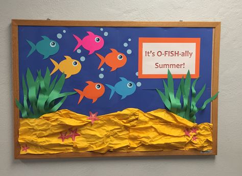 Water Bulletin Board Ideas, Aquarium Bulletin Board Ideas, Fish Classroom Theme, Aquarium Door Decoration, Fish Bulletin Board Ideas Preschool, Sea Animals Decorations Classroom, Fish Bulletin Board Ideas, School Of Fish Bulletin Board Ideas, Fish Bulletin Boards