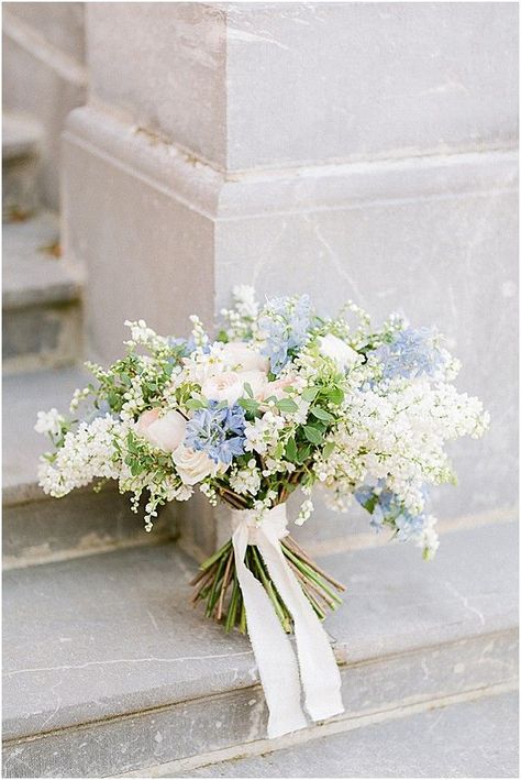 Pretty Wedding Bouquet, Small Bridal Bouquets, Blue White Weddings, French Wedding Style, Blue Wedding Bouquet, Blue Wedding Flowers, White Wedding Bouquets, Bouquet Ideas, Blue Bouquet