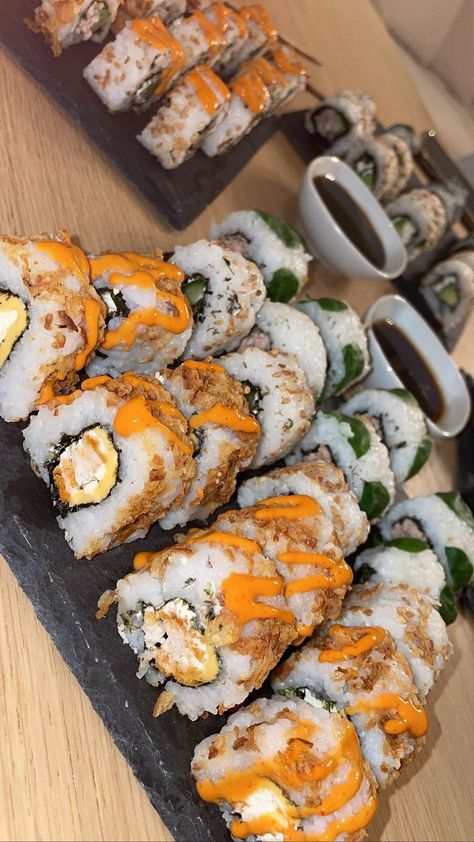 Sushi Aesthetic Instagram Story, Sushi Aesthetic Instagram, Food Story Instagram, Sushi California Roll, Aesthetic Eating, California Roll Sushi, Sushi Aesthetic, California Rolls, Dessert Sushi