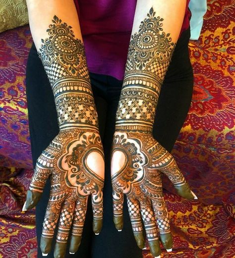 Most stunning bridal mehandi design Back Mehndi Designs, Back Mehndi, Henna Styles, Wedding Henna Designs, Front Hand Mehndi Design, Front Hand Mehndi, Front Mehndi Design, Hand Mehndi Design, Beginner Henna Designs