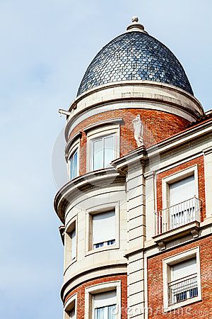 Domed Roof, Dome Roof, Spanish Architecture, Roof Structure, Balcony Design, Barcelona Spain, Leaning Tower Of Pisa, Balcony, Roof