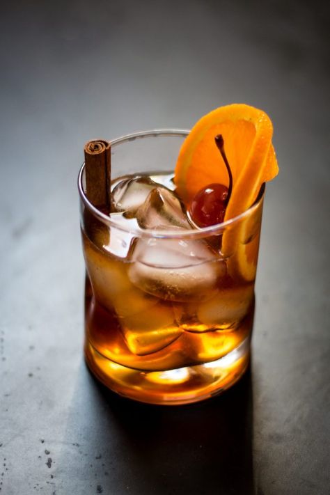 Maple Old Fashioned, Bourbon Old Fashioned, Classic Old Fashioned, Honey Bourbon, Old Fashioned Drink, Orange Syrup, Aromatic Bitters, Cocktails Recipes, Vegan Drinks