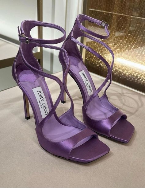 Weird Shoes, Squeaky Shoes, Shoe Hacks, Purple High Heels, Dress Queen, Hak Tinggi, Dr Shoes, Purple Heels, Fashion Shoes Heels