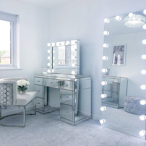 Beauty Room Vanity, Makeup Room Decor, House Aesthetic, Study Room Decor, Glam Room, Girl Bedroom Designs, Redecorate Bedroom, House Decorations, Teen Bedroom Decor