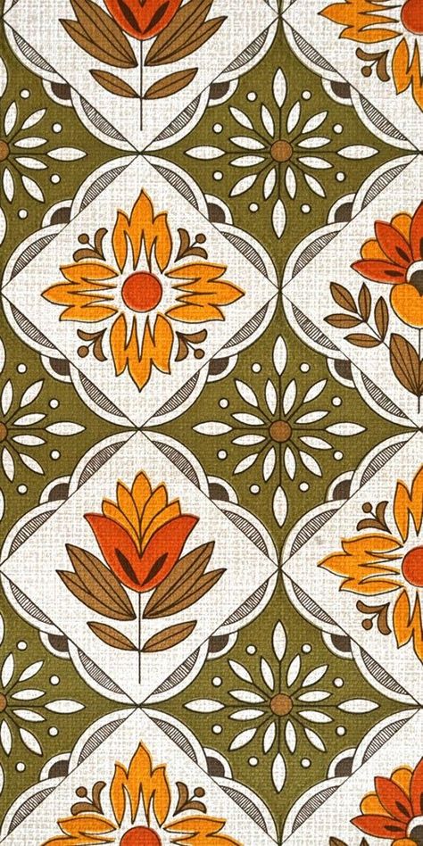 Presumably, this wallpaper by Rasch comes from the late 60s or early 70s. The paper is not too strong and is printed in green, yellow and orange, although the colors for this time are not as bright as in the following mid-seventies. The quality and condition of the wallpaper are wonderful.Width: approx. 53 cmHere running meters are sold for 8.90 euros (when buying several meters the wallpaper is delivered in one piece) or whole rolls with approx. 10 running meters for 49.90 euros.This wallpaper 
#VintagePatternLove #RetroInspiration #NostalgicDesigns #ThrowbackTextures Green And Rust Wallpaper, Green And Terracotta Wallpaper, 70s Kitchen Wallpaper, Earthy 70s Aesthetic, 70s Farmhouse Decor, 70s Inspired Design, Vintage Patterns Design, 70s Patterns Wallpaper, 70s Green Aesthetic