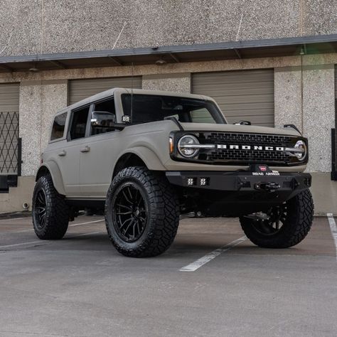 2021 Ford Bronco featuring our Gobi Tan Signature Finish. RPG 3.5" Lift, 37" Nitto tires, Road Armor front and rear bumpers, Warn Winch, Amp Research power side steps, Fuel Wheels, Rigid Industries lighting. Ford Bronco Wheels, Ford Bronco New, Bronco Ford 2023, Lifted Ford Bronco, Ford Bronco 2023, Ford Bronco Aesthetic, Lifted Bronco, Bronco Lifted, Bronco 2023