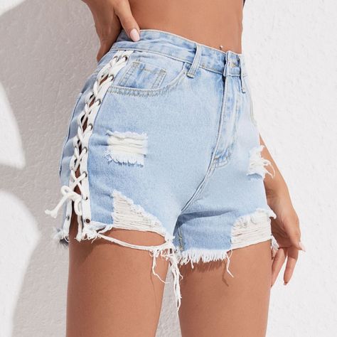 #luxeloon #summervibes #denimlover #legsfordays #OOTD #ａｅｓｔｈｅｔｉｃ #summerstyle #highwaisteddenim #denimshorts #summervogue #whatiwore #outfitinspiration #instastyle #summerfashion #bodypositive #curveconfidence Short Aesthetic, Moda Denim, Estilo Denim, Ripped Denim Shorts, Mode Jeans, Denim Patterns, Jean Short, Floral Shirt Dress, Short Jeans