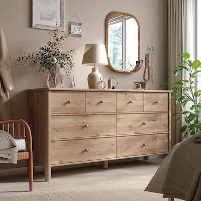 Narrow chest of drawers