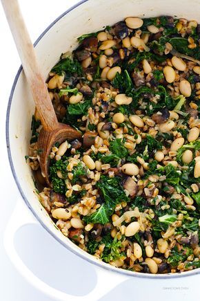 Creamy Farro with White Beans and Kale Creamy Farro, White Beans And Kale, Beans And Kale, Beans And Greens, Farro Recipes, Chuck Steak, Gimme Some Oven, Kale Recipes, Meatless Meals