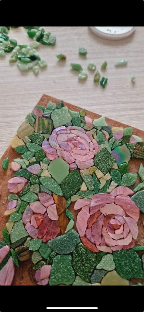 Flower Mosaic Backsplash, Glass Mosaic Art Ideas, Mosaic Flowers Patterns, Mosaic Diy Beginner, Simple Mosaic Patterns, Flower Tile Backsplash, Easy Mosaic Patterns, Diy Mosaics, Mosaic Tile Ideas