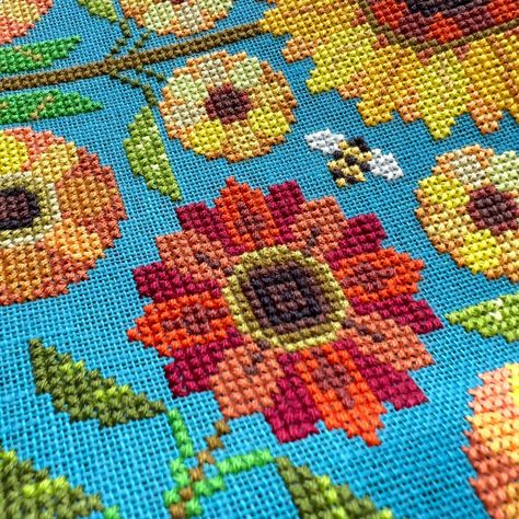 Cross Stitch Tapestry, Sun Flower Cross Stitch, Cross Stitch Pillow Pattern, Temperature Cross Stitch, Tapestry Charts, Floss Crafts, Sunflower Cross Stitch, Satsuma Street, Sunflowers And Bees