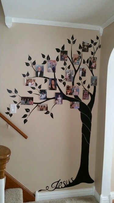 Painted picture tree Wall Painting Ideas With Photos, Picture Tree Wall, Panting Photo Home, Family Tree On Wall, Room Tree Decor, Family Tree Wall Painting, Deco Nouvel An, Tree Wall Painting, Family Tree Wall Decor