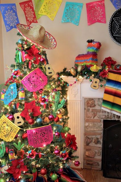 Feliz Navidad Party, Christmas Tree Decorations Themes, Christmas Fiesta, Mexican Decorations, Mexican Christmas Decorations, Mexico Christmas, Themed Christmas Tree, Christmas Colorful, Christmas Tree Decorating Themes