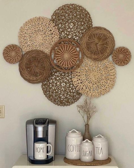 African Decor Living Room, Diy Framed Wall Art, Crochet Wall Art, Layers Short, Basket Wall Art, Wall Art Diy, Diy Boho Decor, Art Crochet, Art Interior Design