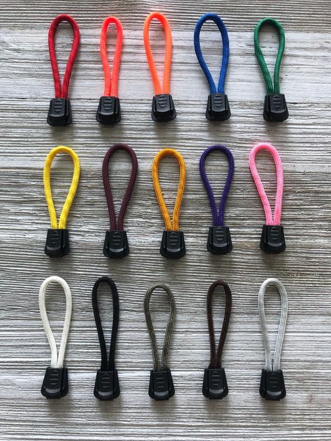 Paracord Zipper Pulls, Zipper Pull Tab, Zipper Charms, Bag Zipper Pulls by 919Knots on Etsy Snake Knot Paracord, Paracord Zipper Pull, Knot Keychain, Fuquay Varina Nc, Paracord Knife, Disc Golf Bag, Snake Knot, Paracord Knots, Paracord Keychain