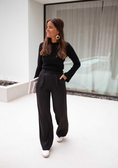 Black Victor Pants – Easy Clothes North America Black Dress Pants Outfits, Black Work Outfit, Dress Pants Outfits, Black Pants Outfit, Casual Work Outfits Women, Outfit Chic, Business Casual Outfits For Work, Cooler Look, Stil Inspiration