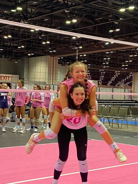 Volleyball Photos, Volleyball Poses, Volleyball Skills, Volleyball Knee Pads, Best Poses, Volleyball Inspiration, Volleyball Tips, Volleyball Workouts, Volleyball Drills