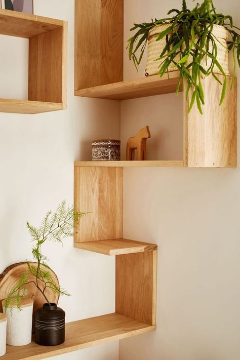 diy corner shelf unit Diy Corner Shelves, Diy Corner Shelf, Corner Shelf Ideas, Corner Shelf Design, Corner Shelf Unit, Diy Regal, Corner Wall Shelves, Modern Wall Shelf, Corner Decor