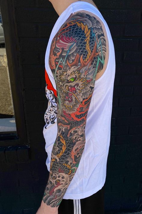 Dragon Tattoo Full Sleeve, Traditional Tattoo Arm, Dragon Koi Tattoo Design, Japanese Irezumi, Mangas Tattoo, Japanese Tattoos For Men, Tiger Tattoo Sleeve, Dragon Japanese, Backpiece Tattoo