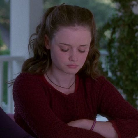 Rory Gilmore Hair, Rory Gilmore Style, Lorelei Gilmore, Estilo Rory Gilmore, Gilmore Girls Outfits, Lorelai Gilmore, Stars Hollow, Chuck Norris, Rory Gilmore