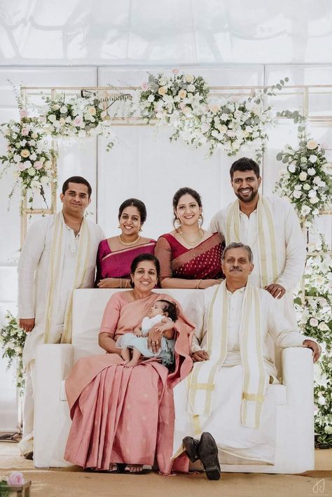 Family Photoshoot Wedding Indian, Kerala Wedding Family Photos, Kerala Christian Wedding Family Photos, Kerala Family Photos, Family Photo Outfits Indian, Family Photoshoot Indian, Family Portraits Indian, Indian Wedding Family Photos, Indian Family Photoshoot