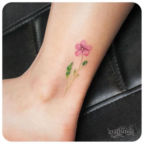 See this Instagram photo by @graffittoo • 2,636 likes Pink Flower Tattoo, Violet Tattoo, Korean Tattoos, Graffiti Tattoo, Tattoo Feminina, Dainty Tattoos, Tattoos For Daughters, Sister Tattoos, 문신 디자인