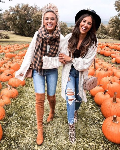 Christian Girl Autumn, Happy First Day Of Fall, Fall Friends, Bota Over, Holiday Outfits Women, First Day Of Fall, Girls Thanksgiving, Pumpkin Patch Outfit