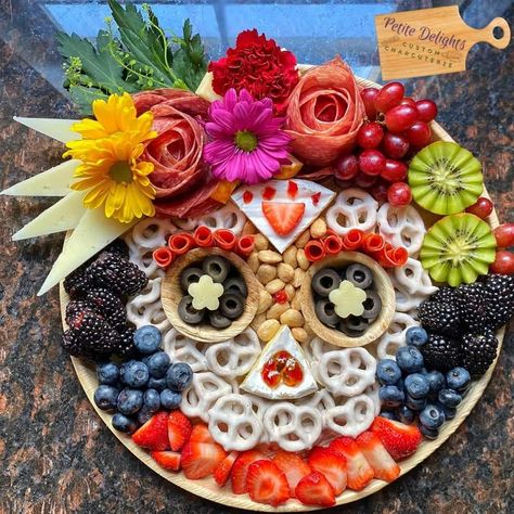 Coco Charcuterie Board, Mexican Fruit Platter Ideas, Cinco De Mayo Fruit Platter, Day Of The Dead Charcuterie Board, Mexican Dessert Charcuterie Board, Cinco De Mayo Charcuterie Board, Dia De Los Muertos Food Ideas, Day Of The Dead Food Ideas, Mexican Candy Charcuterie Board