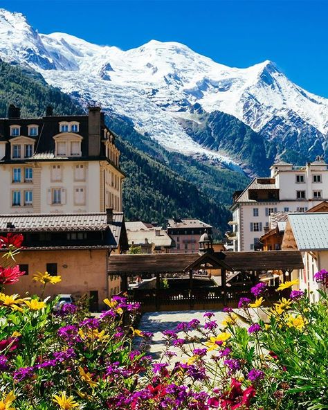 Hike. Ski. Bike. Or just sit back and enjoy the beauty that is Chamonix France set right at the base of the mighty Mont Blanc. Europe Adventure, Puzzle Ideas, Chamonix France, Chamonix Mont Blanc, Montana Homes, Ski Town, Enjoy Winter, Scandinavia Travel, Zermatt