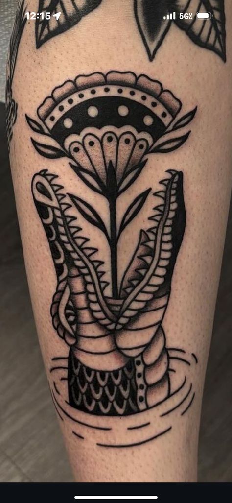 Traditional Tattoo Animals, Traditional Tattoo Woman, Back Of Leg Tattoos, Traditional Black Tattoo, Traditional Tattoo Inspiration, Traditional Tattoo Flowers, Tattoo Old School, Traditional Tattoo Sleeve, Elbow Tattoos