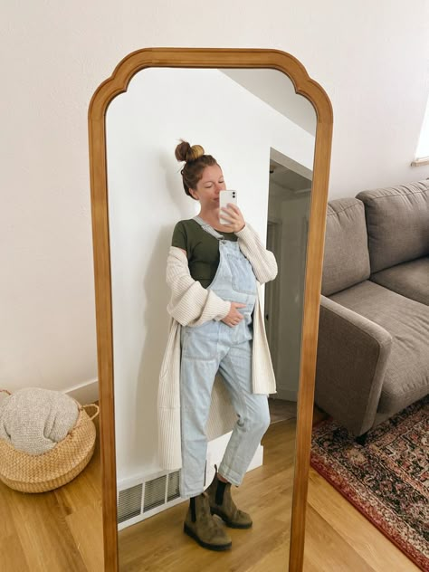 Western Fall Maternity Outfits, Cozy Fall Maternity Outfits, Maternity Overalls Outfit Winter, Maternity Jeans Outfit Winter, Overalls And Cardigan Outfits, Pumpkin Patch Outfit Pregnant, Granola Maternity Outfit, Pregnant Overalls Outfit, Pregnancy Jumpsuit Outfit