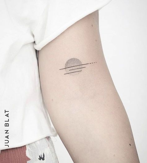 New Love Tattoo, Legend Tattoo Word, Sunset Back Tattoo, Sun Geometric Tattoo, Mimalistic Tattoo, Simple Sunset Tattoo, Small Sunset Tattoo, Sun Set Tattoo, Tiny Cow Tattoo