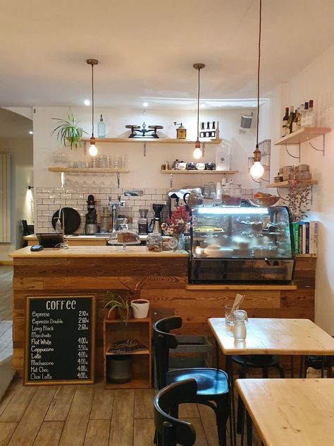 Cute Cafe Decor, Cafee Designs, Bistro Cafe Design, Counter Design Cafe, Cafe Bistro Design, Cafe Decoration Ideas, Small Cafe Interior, Interior Design Cafe, Cafe Shops