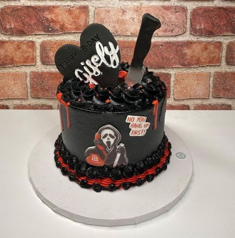 Scream Ghostface Birthday Cake, Horror Theme Birthday Cake, Ghostface Cake Aesthetic, Scream Bday Cake, Scream Movie Themed Birthday Party, Scream Birthday Cake Girl, Scream Ghost Face Birthday Party, Scream Movie Birthday Cake, Scream Themed Cakes